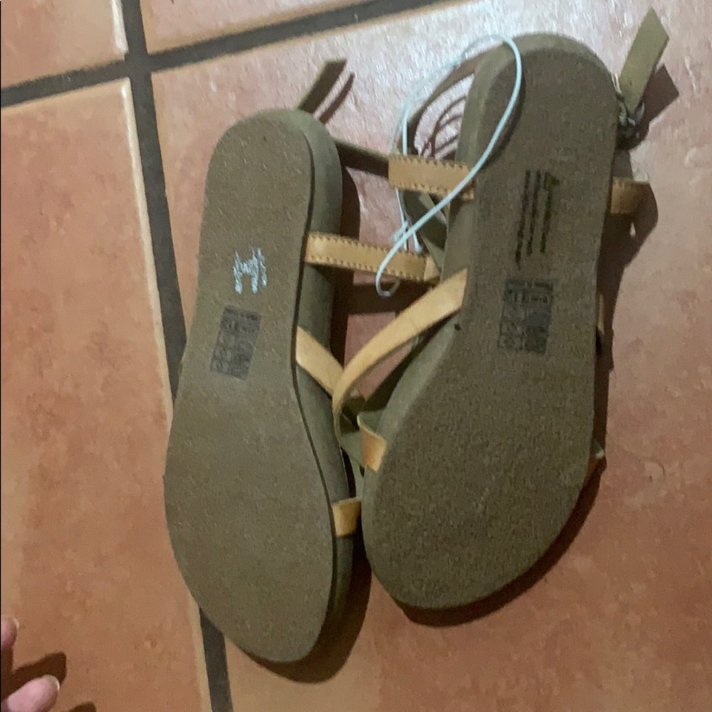 Sandals - Picture 2 of 2